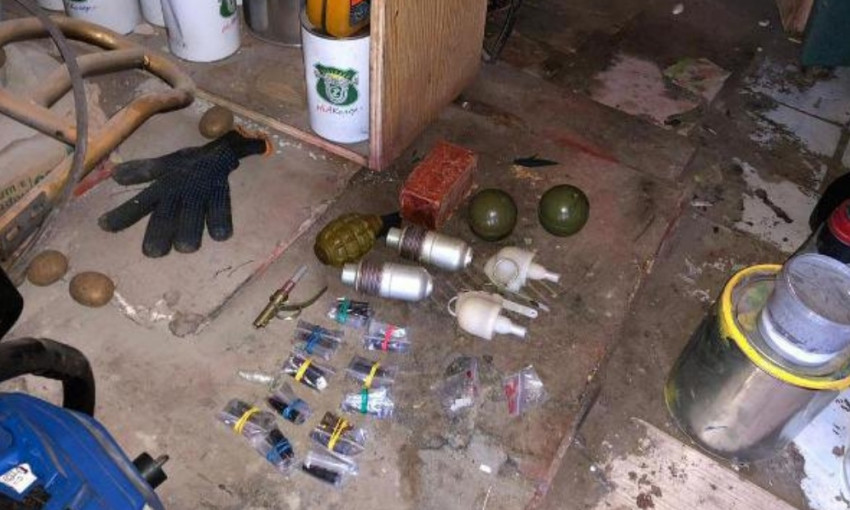 На Днепропетровщине в гараже нашли гранаты и тротил 