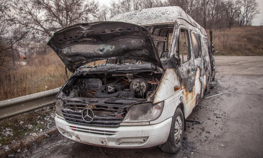 Пожар в Днепре: на трассе загорелся автомобиль 