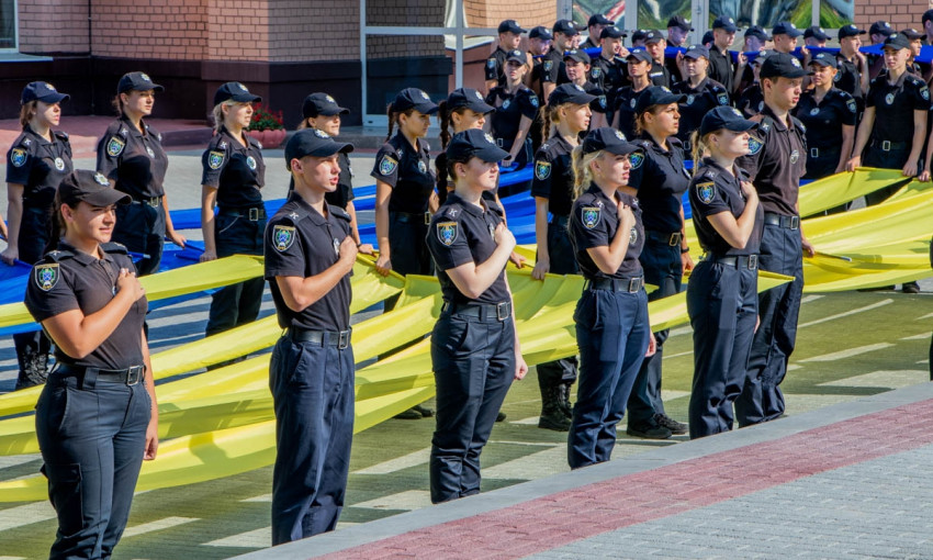 В Днепре будущие сотрудники полиции показали патриотический флешмоб