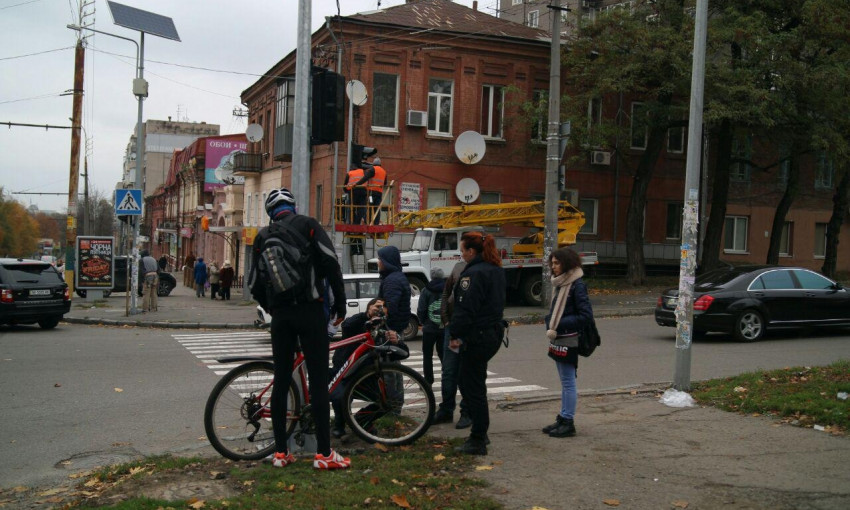 ДТП в Днепре: велосипедист врезался в автомобиль 