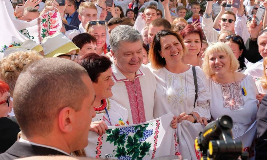 Горожане засняли необычный момент во время визита в Днепр Петра Порошенко