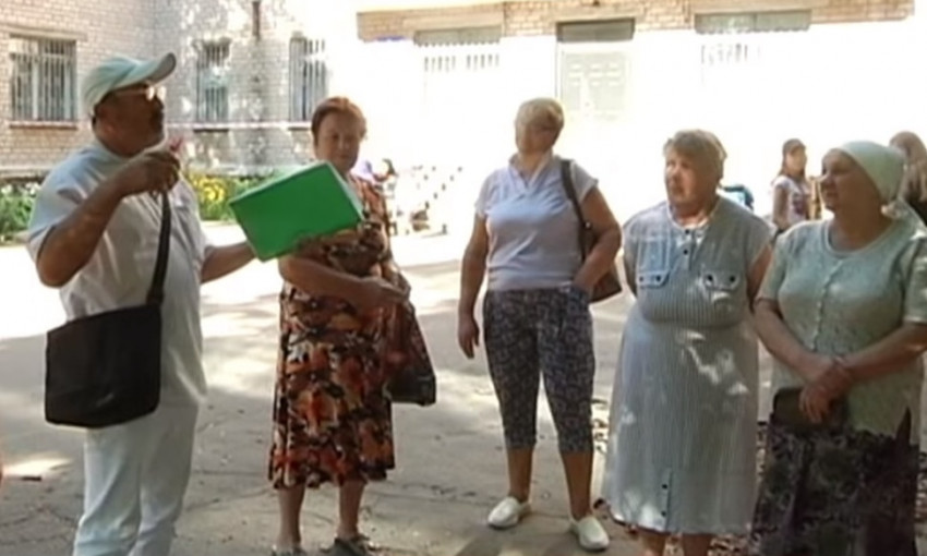 На Днепропетровщине закрывают амбулаторию: горожане вышли на митинг 
