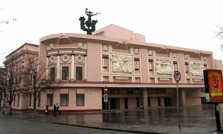 Театр Шевченко в Днепре возобновил работу 