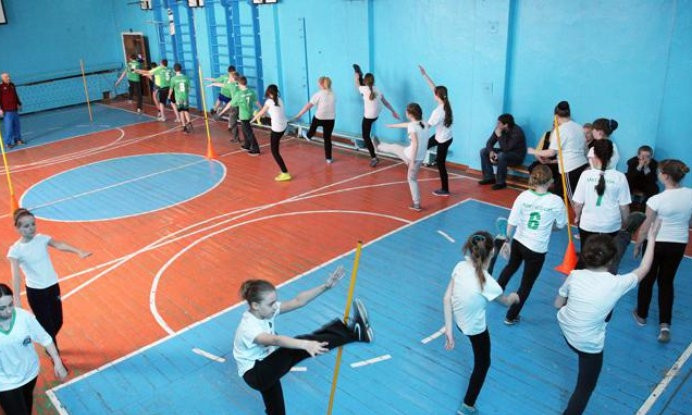 В школах Днепропетровщины вводят дополнительный урок физкультуры