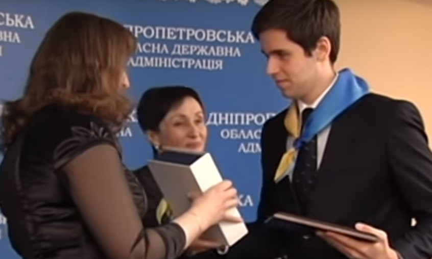 На Днепропетровщине лучшим студентам выдали именные стипендии 