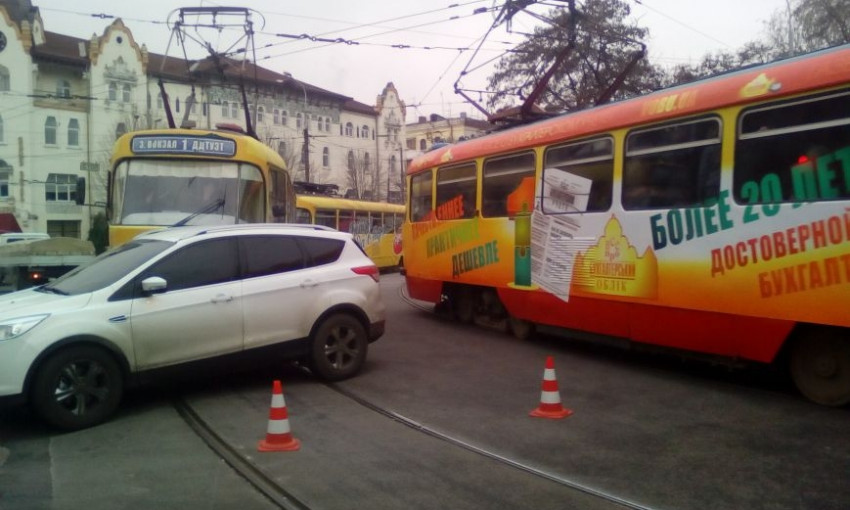 В Днепре остановились трамваи 