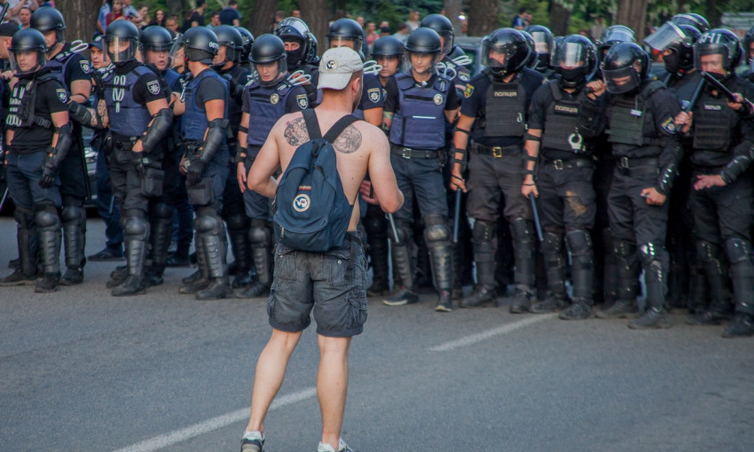 Фанаты против полиции: подробности драки ультрас с полицией Днепра