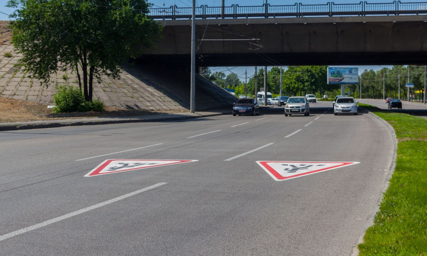 Новые дорожные знаки в Днепре: где появились знаки снижения аварийности?