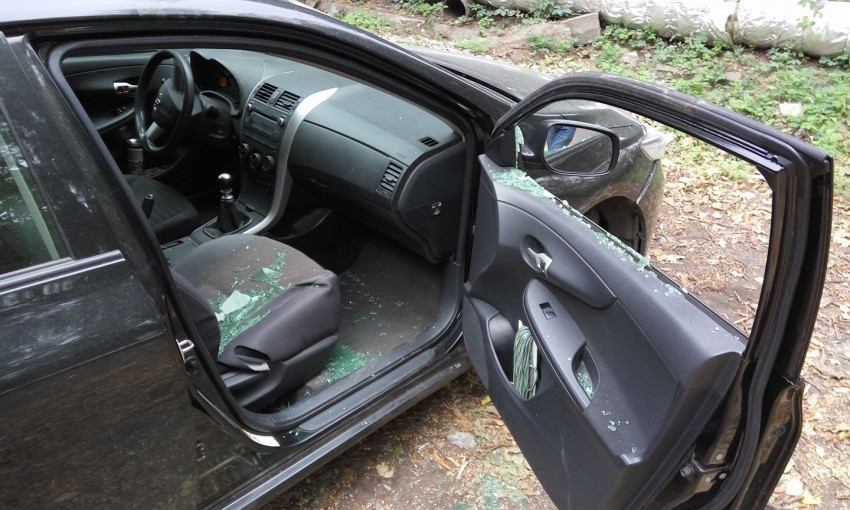 В Днепре взломали автомобиль депутата городского совета 