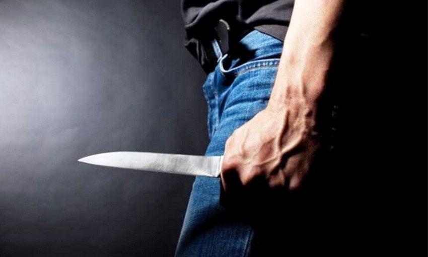 В Днепре сотрудник «интернет центра» бросался на посетителей с ножом