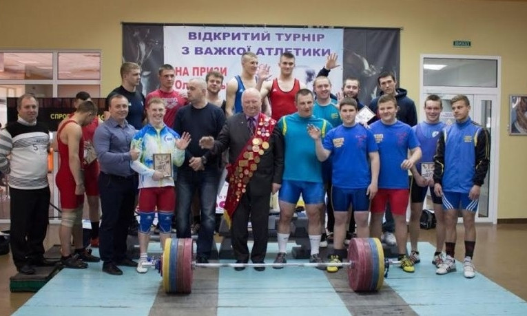 На Днепропетровщине соревновались тяжелоатлеты 