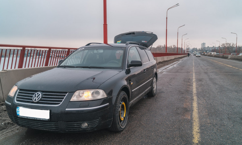 В Днепре на Новом мосту автомобилисты теряют колеса 