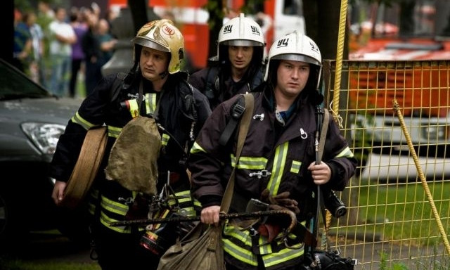 Пожар в Днепре: сотрудники ГСЧС тушили свалку