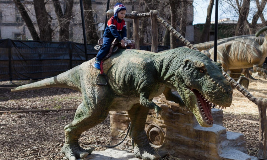 Доисторический Днепр: горожане верхом на динозаврах