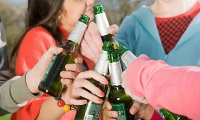 На Днепропетровщине подросткам продавали суррогатный алкоголь 