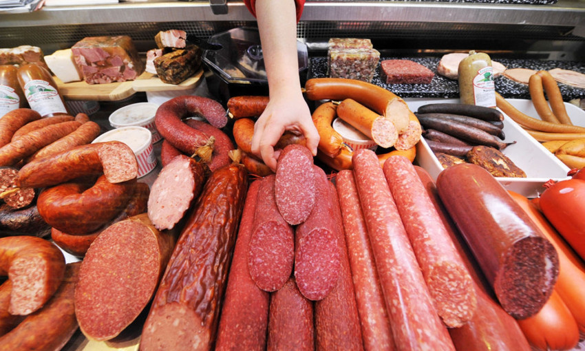 "Охота за колбасой": днепряне закупают продукты к Новому Году