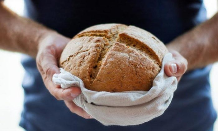 Добрый Днепр: на Парусе бесплатно раздают хлеб
