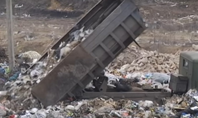 В Днепре остановили фуру с львовским мусором 
