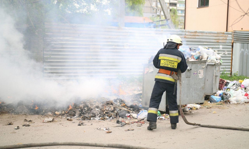 Пожар в Днепре: в одном из дворов горел мусор