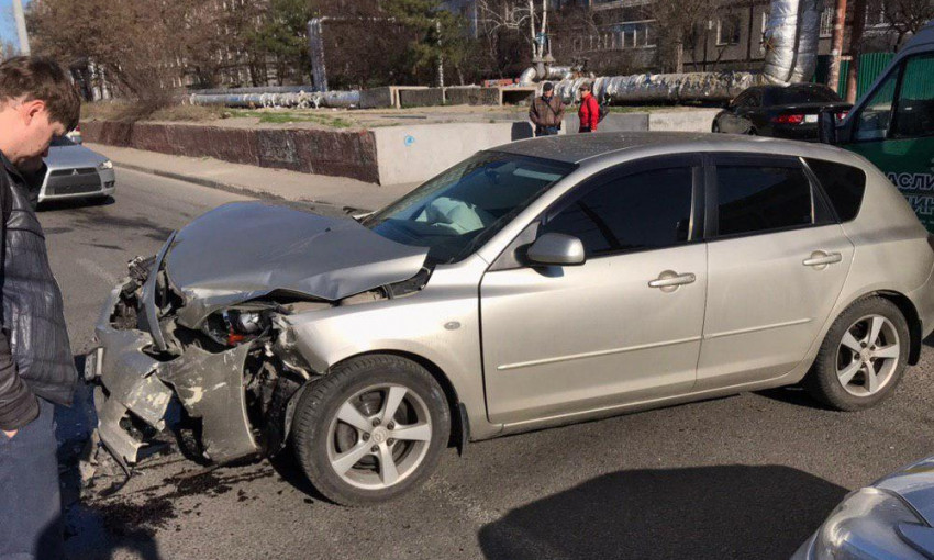 ДТП в Днепре: на Калиновой столкнулись два авто 