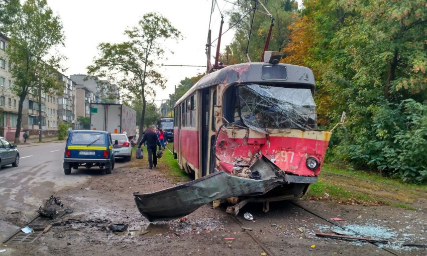 ДТП в Днепре на Молодогвардейской трамвай протаранил фуру