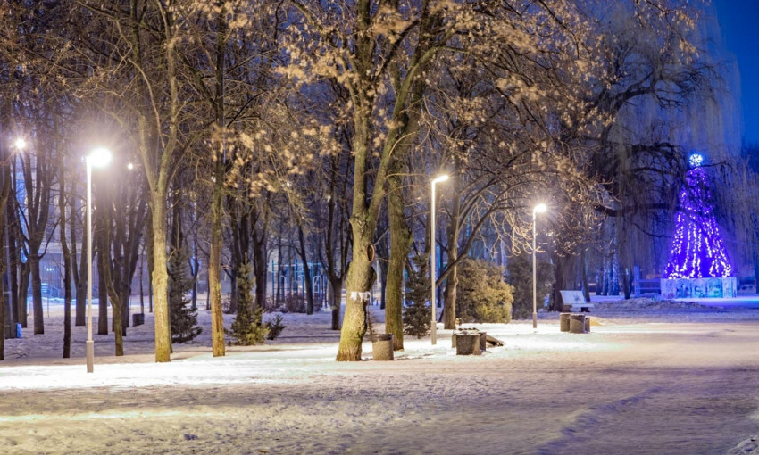Зимний Днепр: как выглядит после заката бульвар Славы
