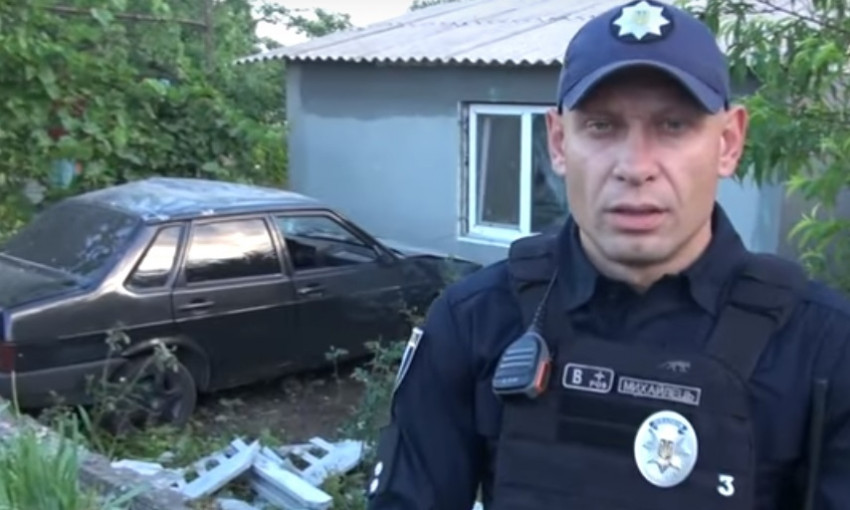 ДТП на Днепропетровщине: автомобиль врезался в дом