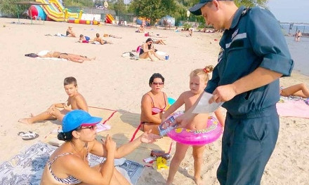 В Днепре пожарные спасают пляжи 