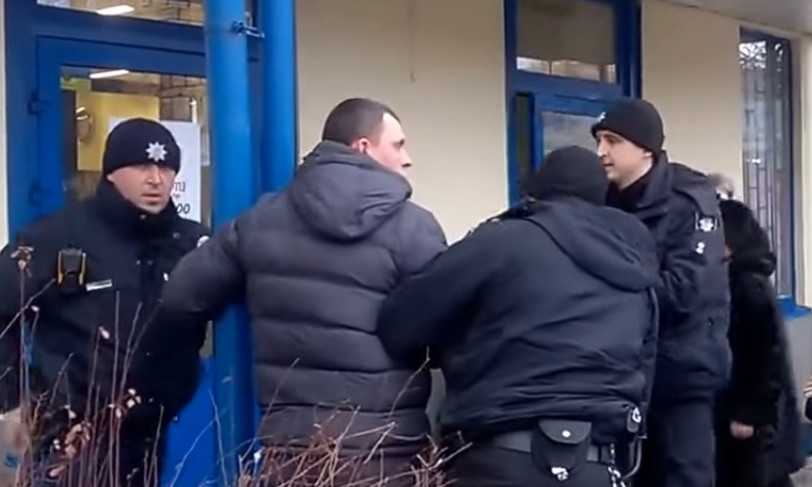 На Днепропетровщине полицеские применили силу на улице 