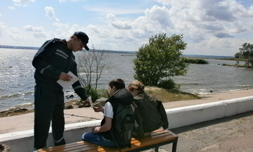 Спасатели Днепропетровщины обучают желающих правилам отдыха