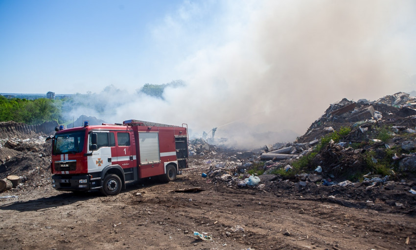 Пожар в Днепре: в районе МРЭО-1 загорелась мусорная свалка