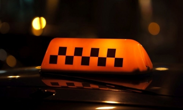 В Днепре пьяный водитель такси заблокировал въезд на предприятие