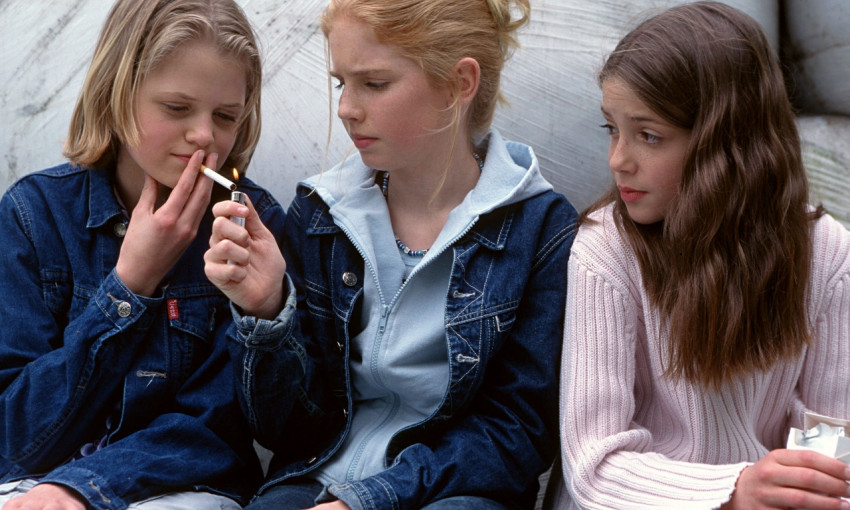 На Днепропетровщине выросло число курящих школьников