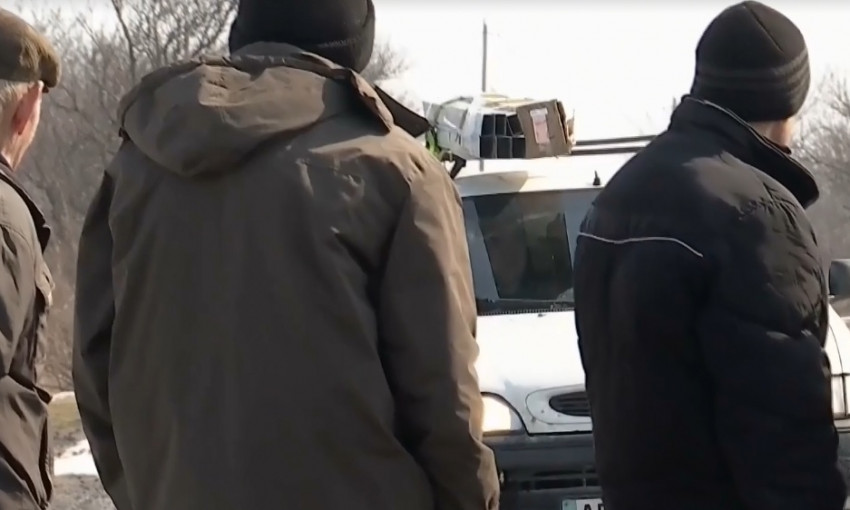 Жители Днепропетровщины перекрыли дорогу из-за маршруток 
