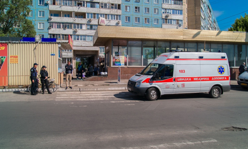 ДТП в Днепре: автомобиль сбил пешехода с велосипедом