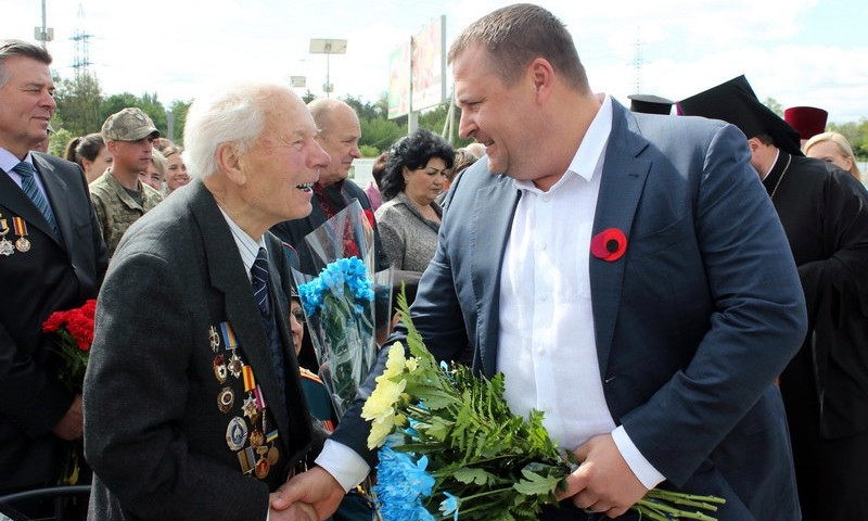 Борис Филатов поздравил ветеранов с Днем Победы