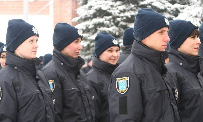 В Днепре 77 новых патрульных приняли присягу