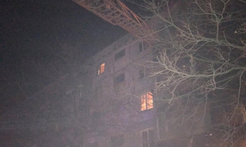 Пожар на Днепропетровщине: сотрудники ГСЧС тушили дом