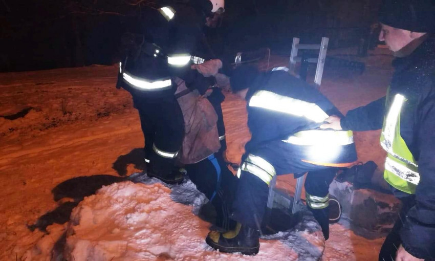 ЧП на Днепропетровщине: женщина упала в люк теплотрассы