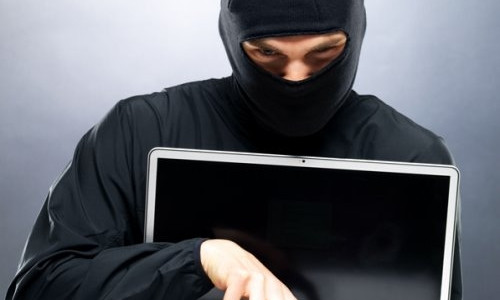 Житель Днепропетровщины украл компьютер в магазине 