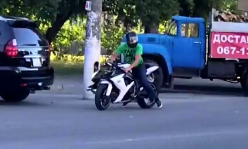 ДТП в Днепре: мотоциклист сбил пешехода