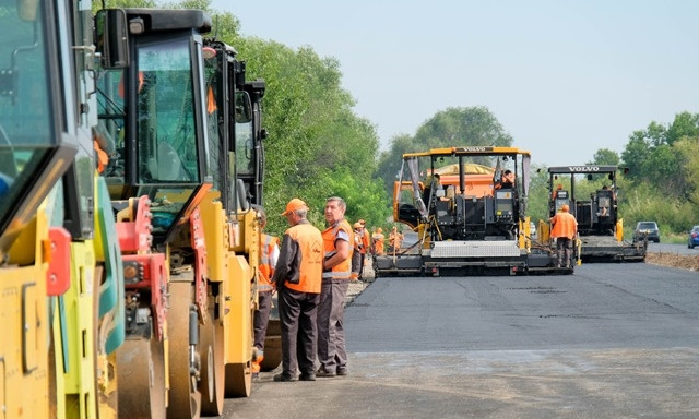 На Днепропетровщине продолжают капитальный ремонт дорог 