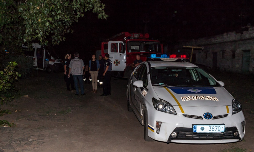 В Приднепровске полиция, ГСЧС и скорая помощь спасали женщину
