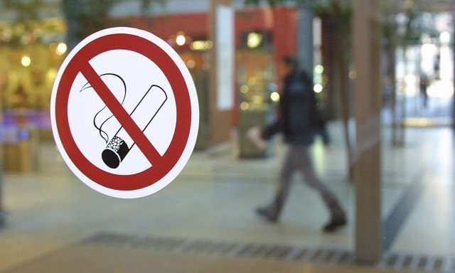 В Днепре предлагают ужесточить меры к курильщикам
