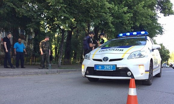 ЧП на Днепропетровщине: в мужчину выстрелили и выбросили из машины
