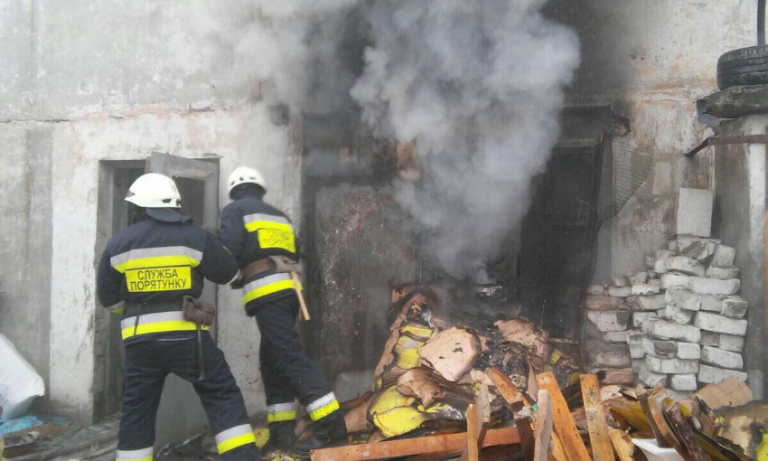 Пожар в Днепре: горел завод на улице Автотранспортной