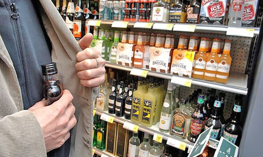 Житель Днепропетровщины воровал алкоголь в магазине 