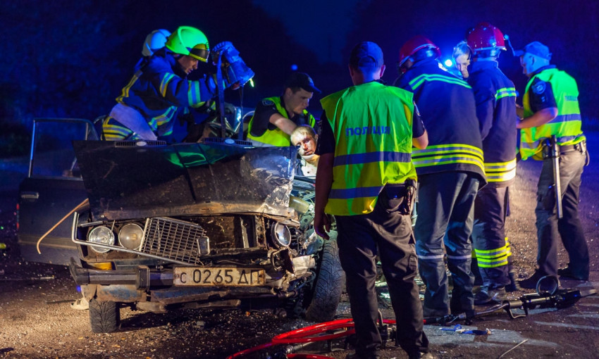 ДТП в Днепре: на Игрени водителя вырезали из автомобиля 