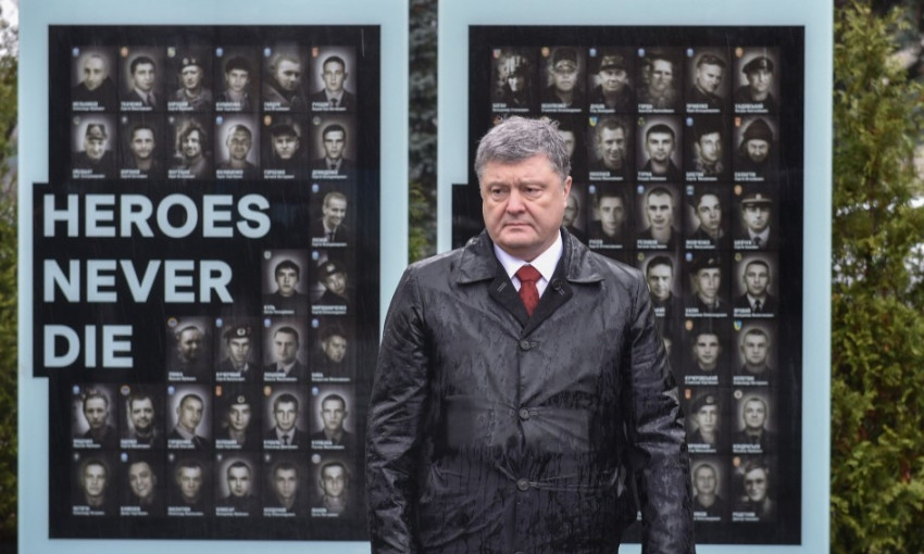 В Днепре Петр Порошенко почтил память бойцов АТО 