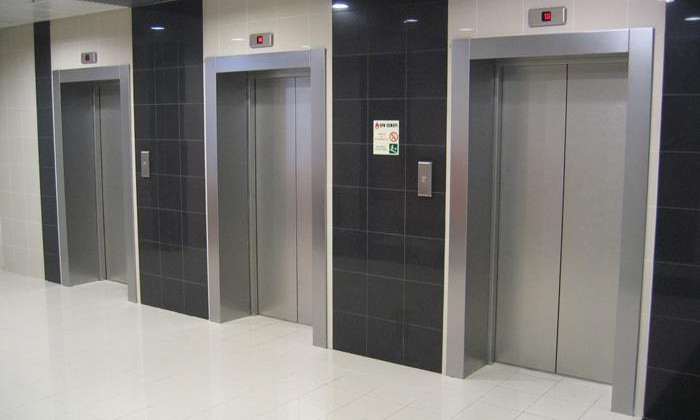 Активисты Днепра обнаружили в лифтах следы коррупции 